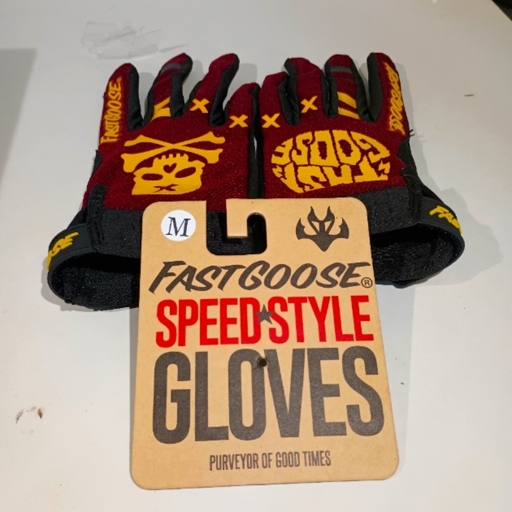 NWT Non Slip Light Weight  Sports Gloves For Motorcycling Biking Workout 4 WHEEL